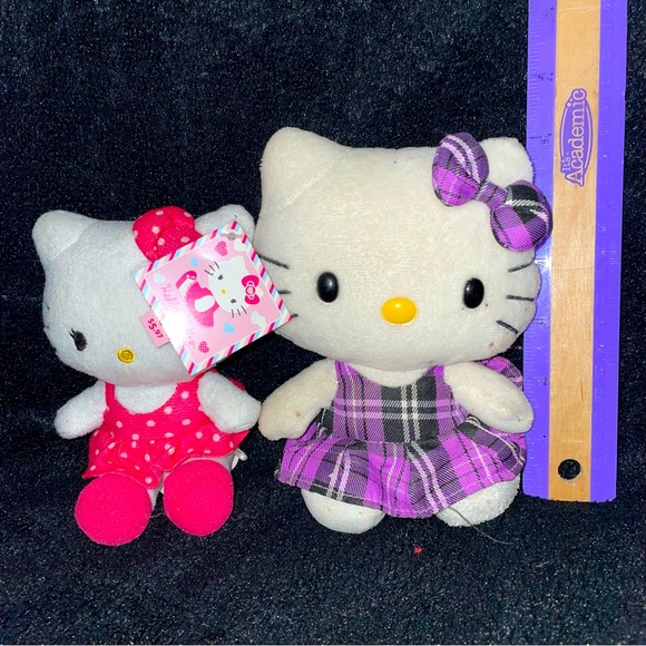 Hello Kitty Plush 🐱💕 - Picture 2 of 2